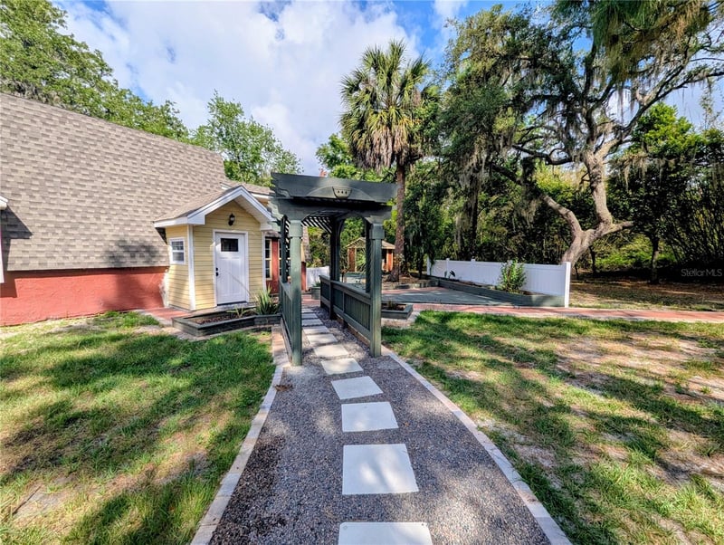 18001 Nelson Rd, Spring Hill, FL 34610