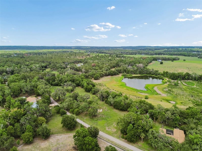 000 Palomino Lakes Dr, Dade City, FL 33523
