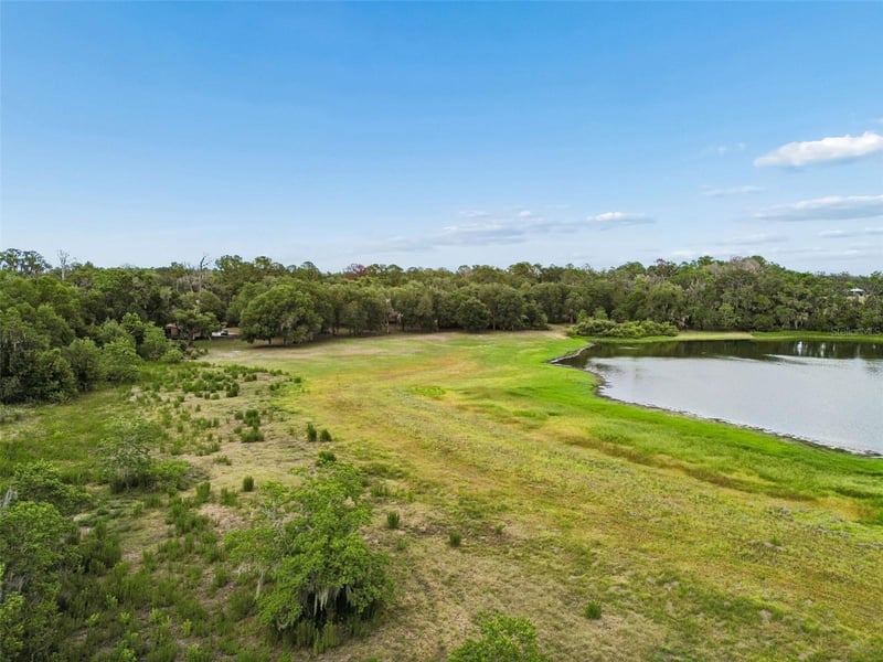 000 Palomino Lakes Dr, Dade City, FL 33523