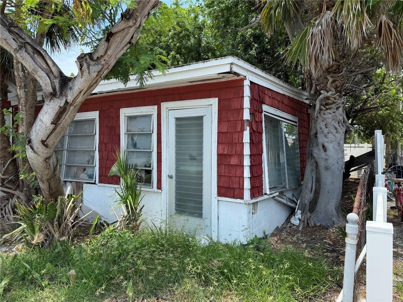 116 85th Ave, Treasure Island, FL 33706