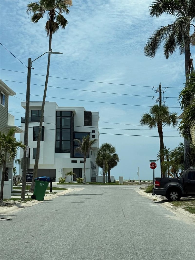 116 85th Ave, Treasure Island, FL 33706