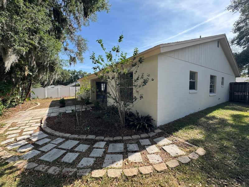 1557 Long Pond Dr, Valrico, FL 33594