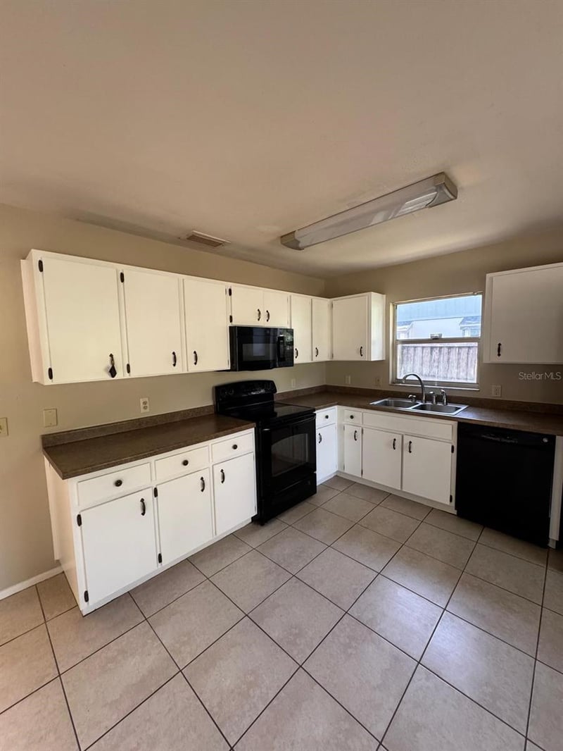 1557 Long Pond Dr, Valrico, FL 33594
