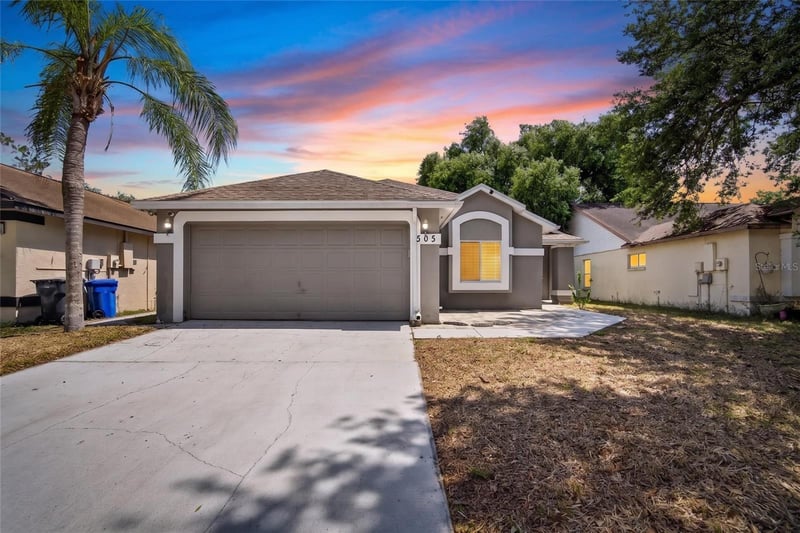 305 Sand Ridge Dr, Valrico, FL 33594