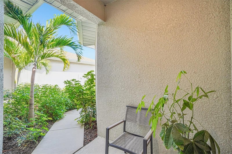 5282 Neil Dr, St Petersburg, FL 33714