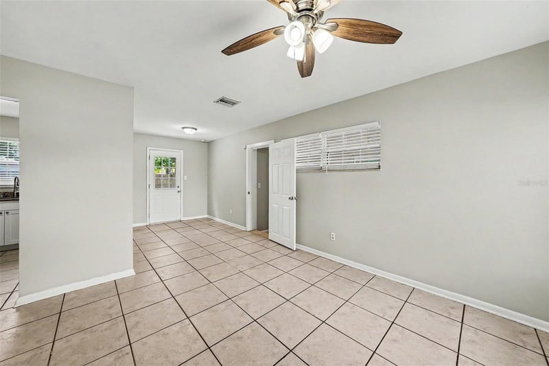 10209 28th St, Tampa, FL 33612