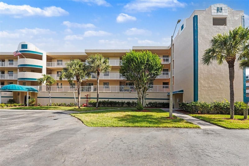 6205 Shoreline Dr #1106, St Petersburg, FL 33708