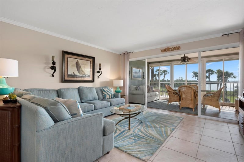 711 Manatee Ave, Holmes Beach, FL 34217