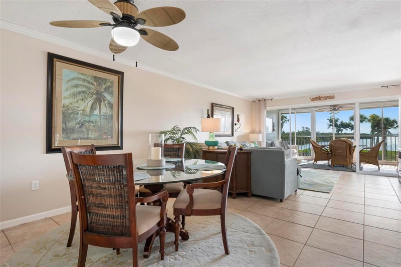 711 Manatee Ave, Holmes Beach, FL 34217