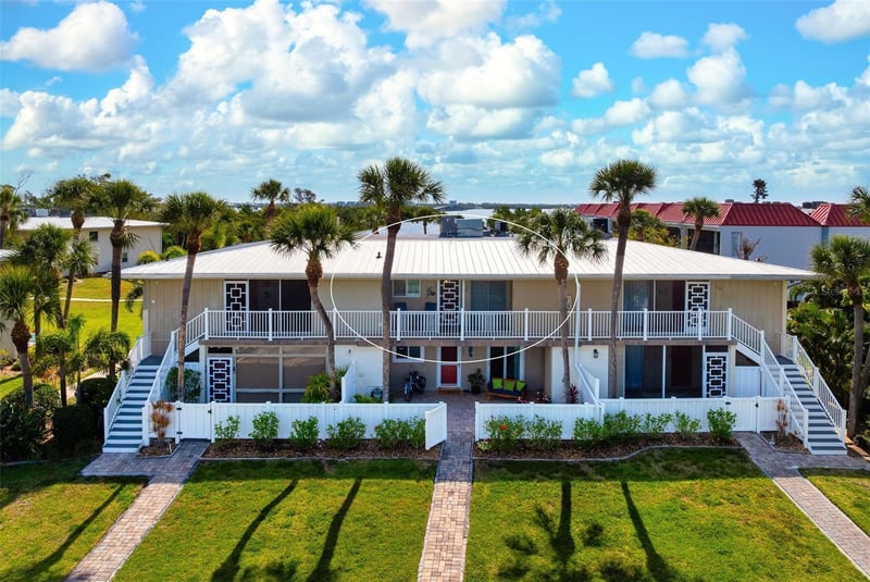 711 Manatee Ave, Holmes Beach, FL 34217