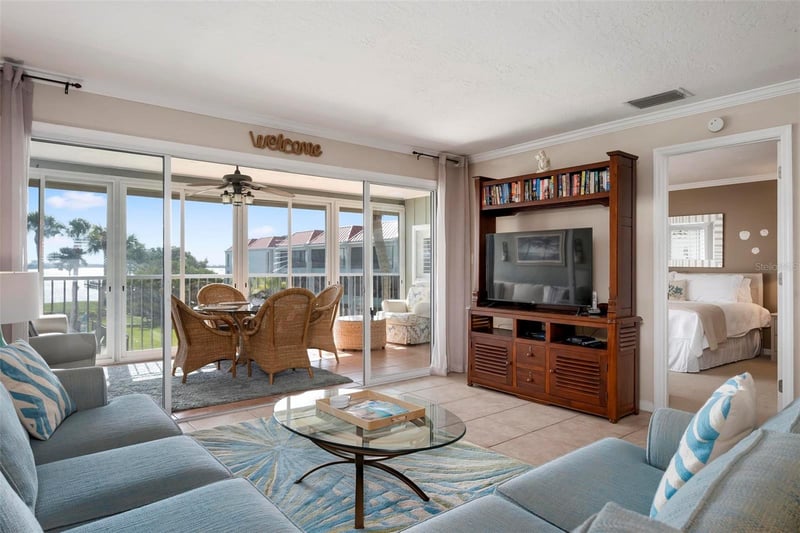 711 Manatee Ave, Holmes Beach, FL 34217