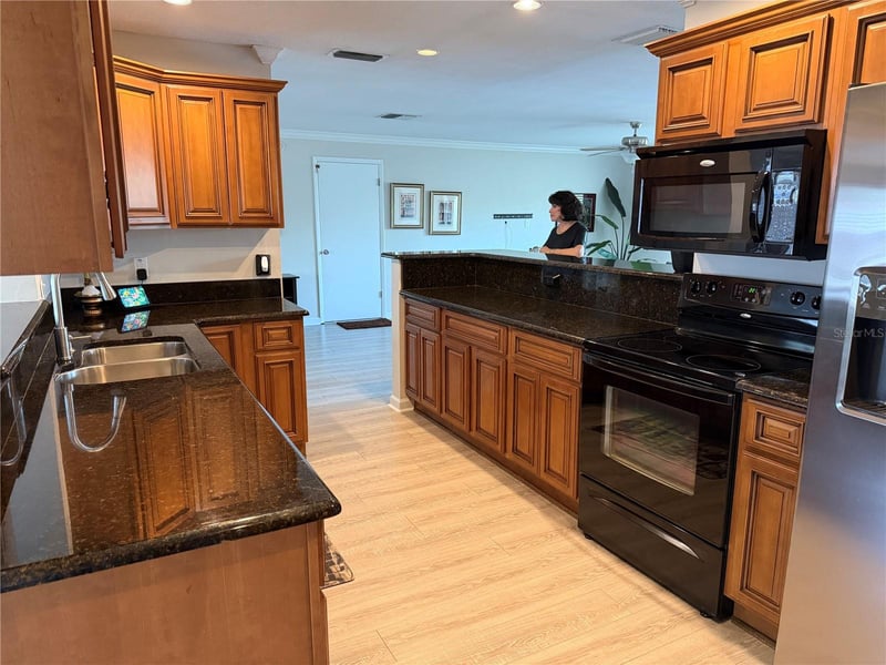 546 Gershwin Dr, Largo, FL 33771