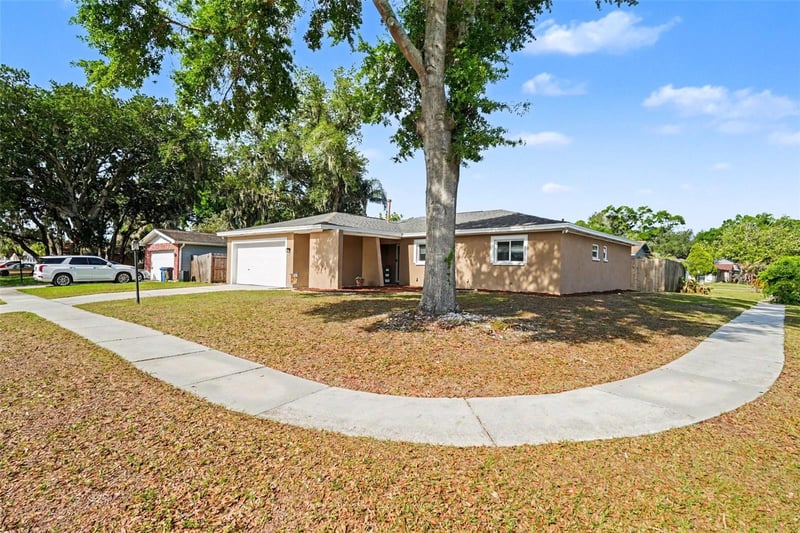 2209 Sherbrook Dr, Valrico, FL 33594