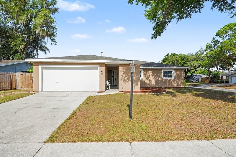 2209 Sherbrook Dr, Valrico, FL 33594
