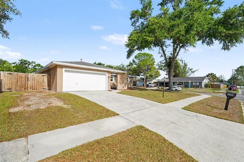 2209 Sherbrook Dr, Valrico, FL 33594