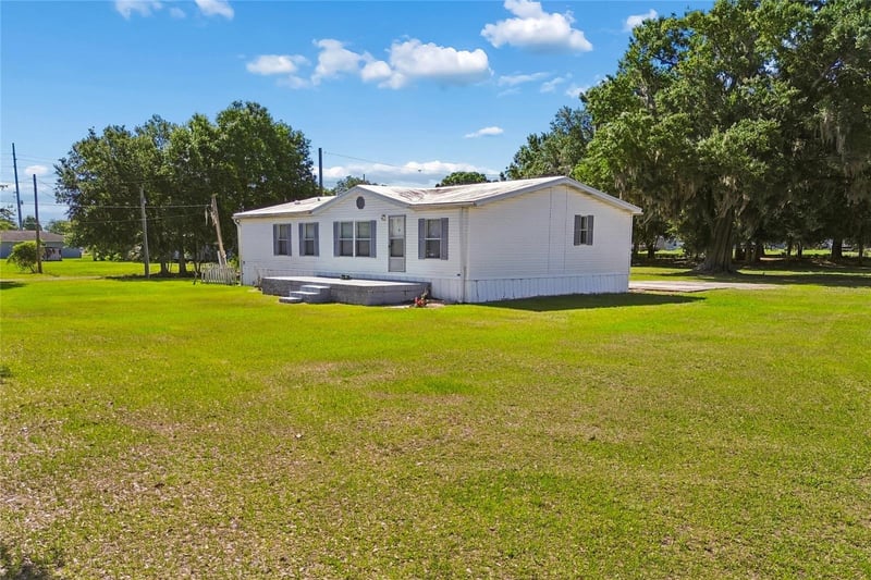 1710 Cowart Rd, Plant City, FL 33567