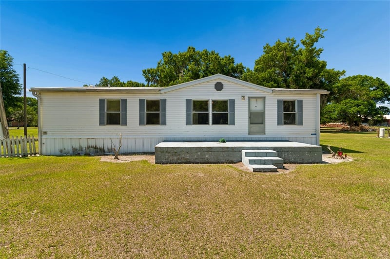 1710 Cowart Rd, Plant City, FL 33567