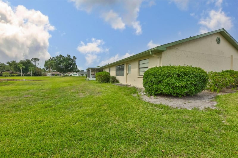 2102 Harringay St #449, Sun City Center, FL 33573