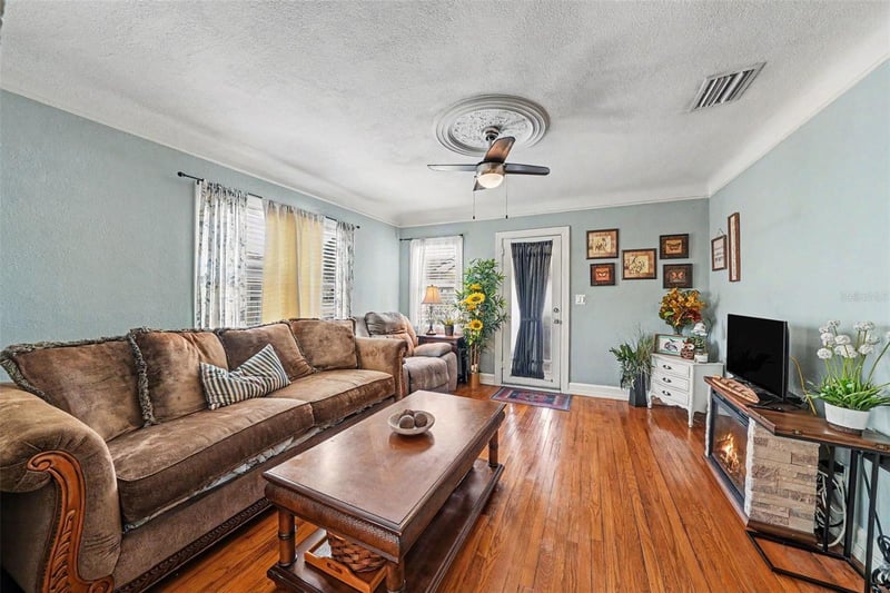 2827 9th Ave, St Petersburg, FL 33713
