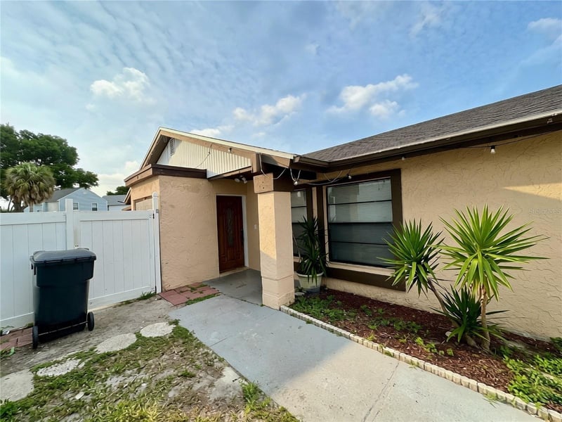 10539 Parkcrest Dr, Tampa, FL 33624