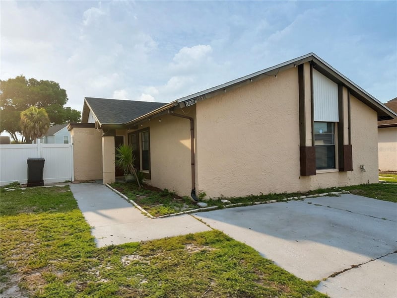10539 Parkcrest Dr, Tampa, FL 33624