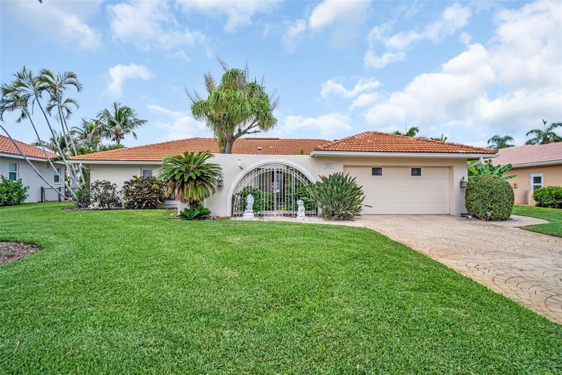 2041 Carolina Ave, St Petersburg, FL 33703