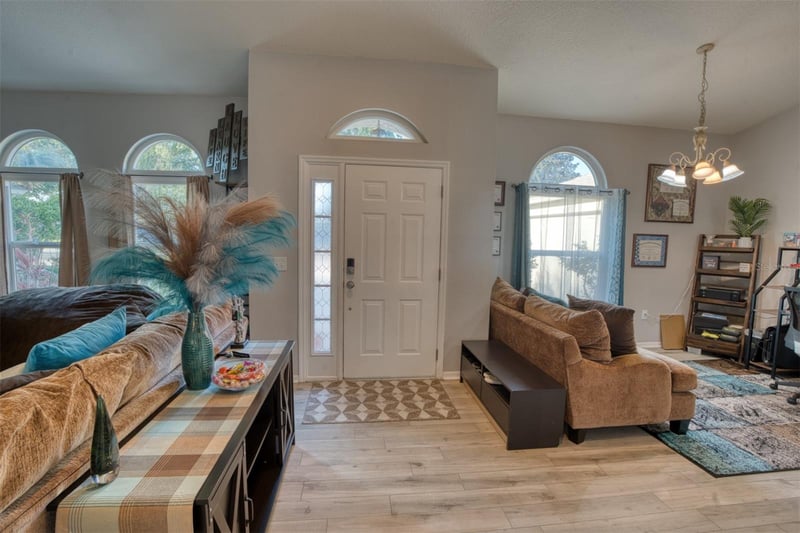 4303 Orange Ridge Ct, Valrico, FL 33596