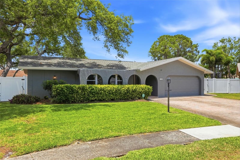 9760 136th St, Seminole, FL 33776