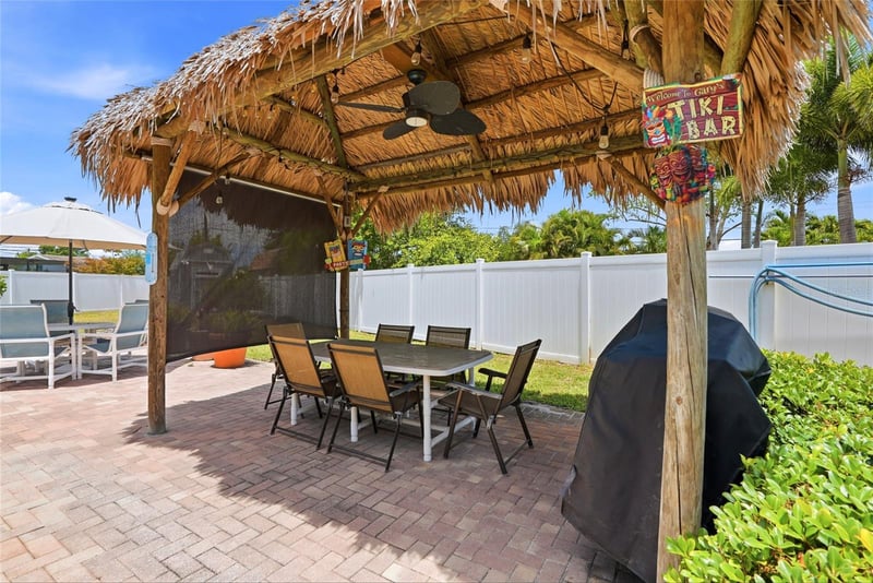9760 136th St, Seminole, FL 33776