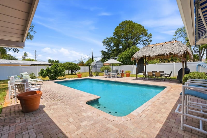 9760 136th St, Seminole, FL 33776