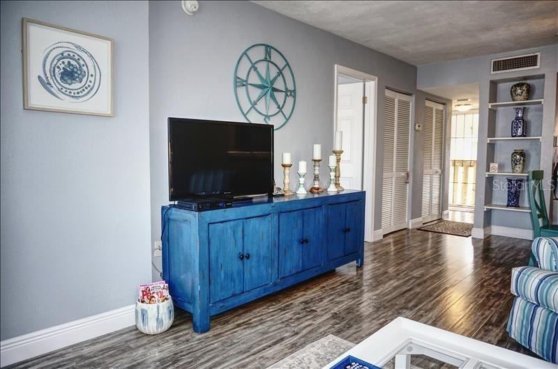 1801 Gulf Dr #266, Bradenton Beach, FL 34217