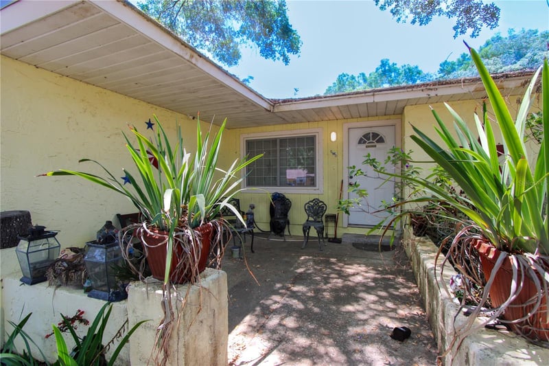 1229 Oak Valley Dr, Seffner, FL 33584