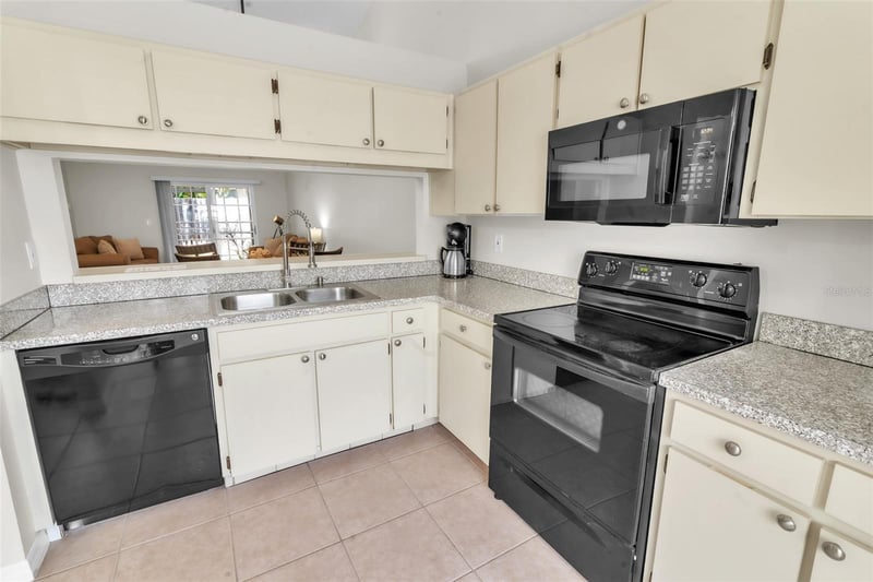 890 Jackson Ct, Palm Harbor, FL 34683