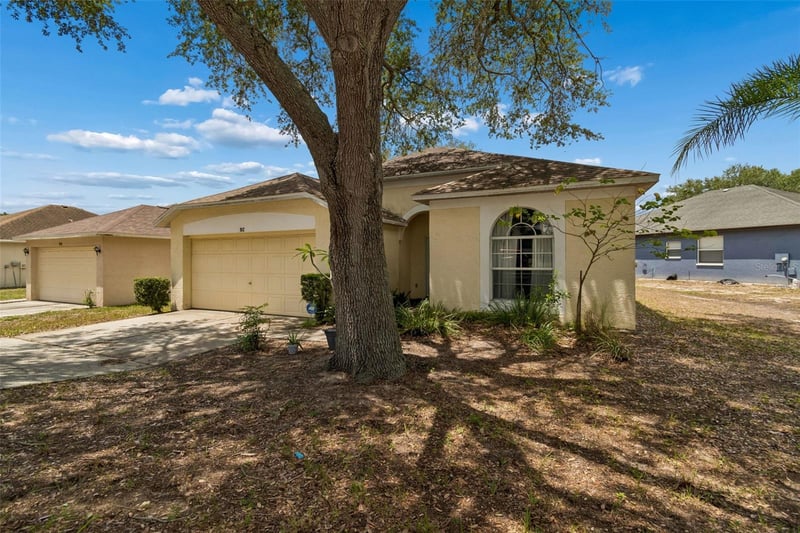 912 Grand Canyon Dr, Valrico, FL 33594
