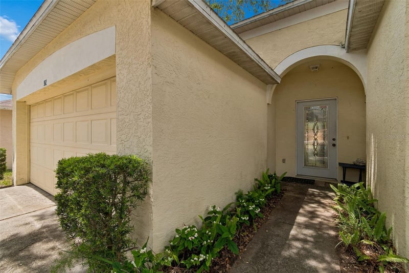 912 Grand Canyon Dr, Valrico, FL 33594