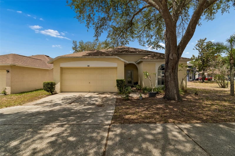 912 Grand Canyon Dr, Valrico, FL 33594