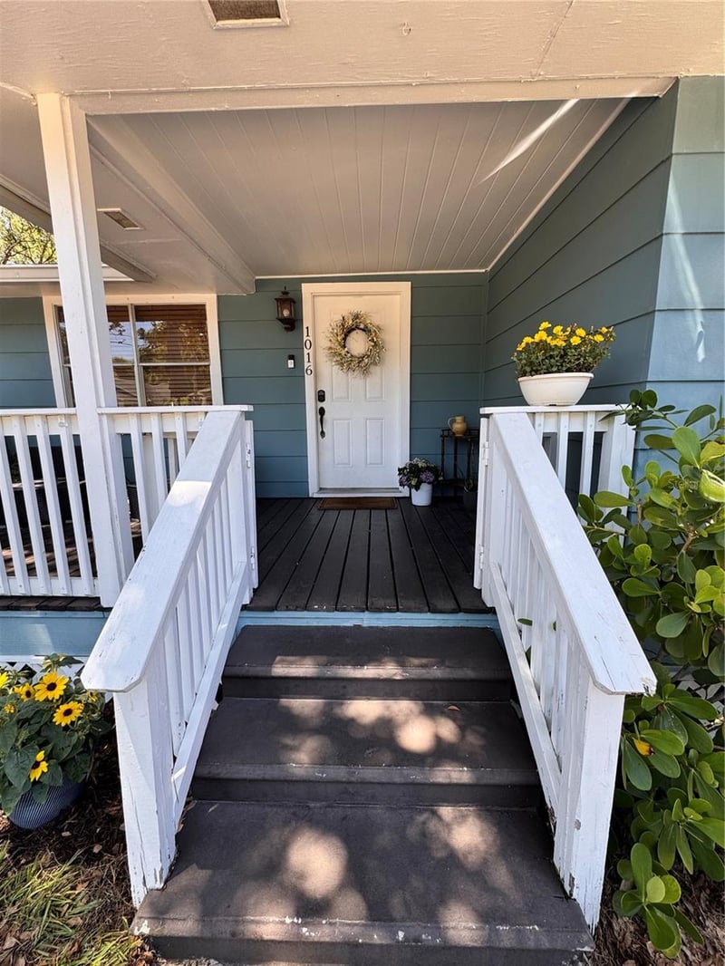 1016 Emma St, Tampa, FL 33603