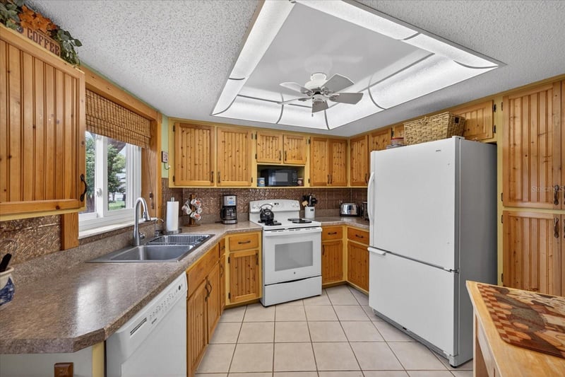 6336 Shane Ln, New Port Richey, FL 34653