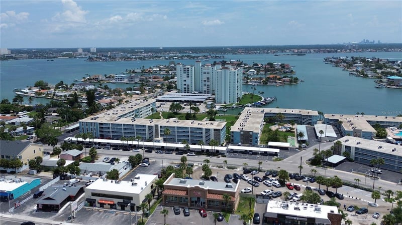 6363 Gulf Winds Dr #427, St Pete Beach, FL 33706