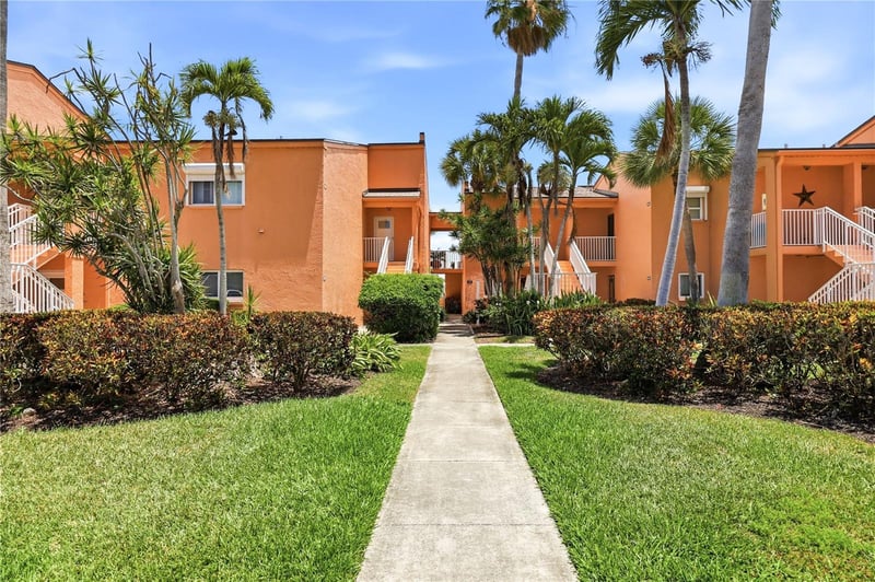 7400 Sunshine Skyway Ln #111, St Petersburg, FL 33711