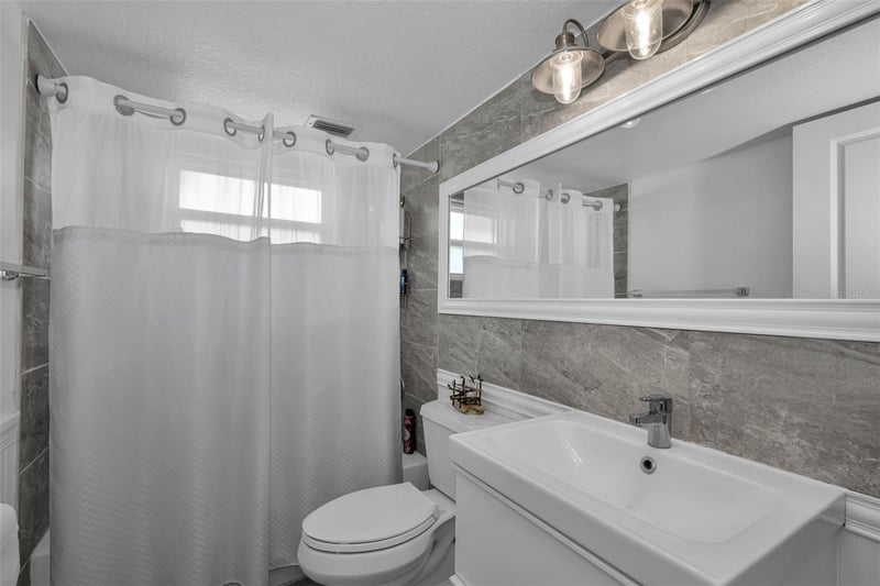 3325 Honeymoon Ln, Holiday, FL 34691