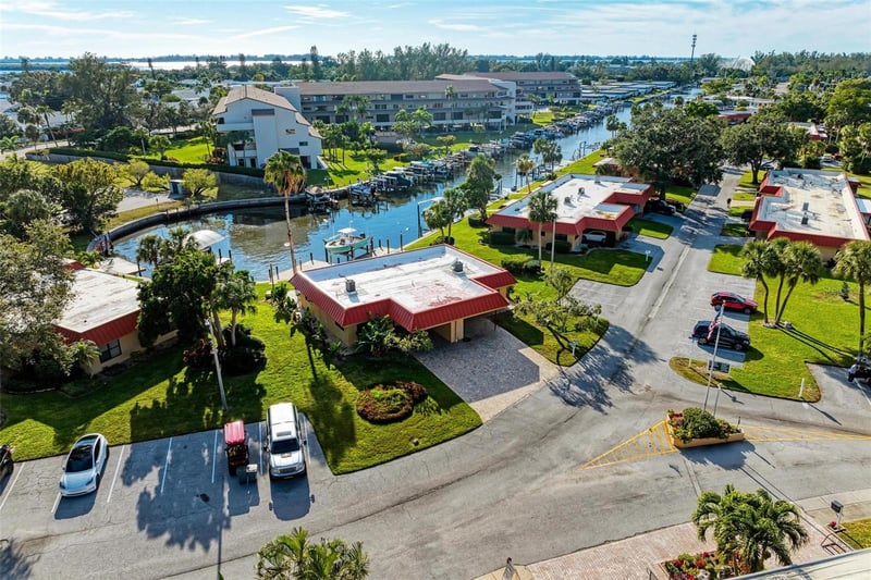 9409 Catalina Dr, Bradenton, FL 34210