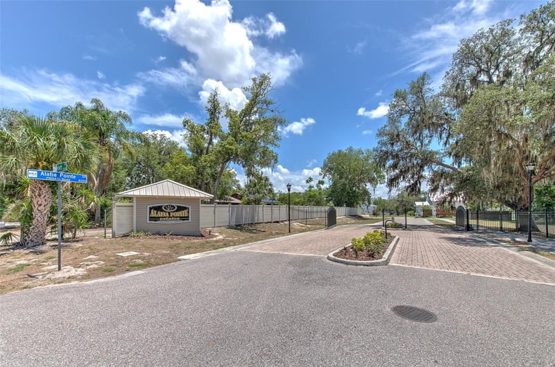8325 Alafia Pointe Dr, Riverview, FL 33578