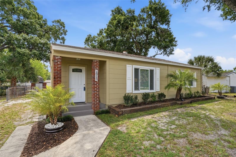 1013 Bask Dr, Tampa, FL 33603