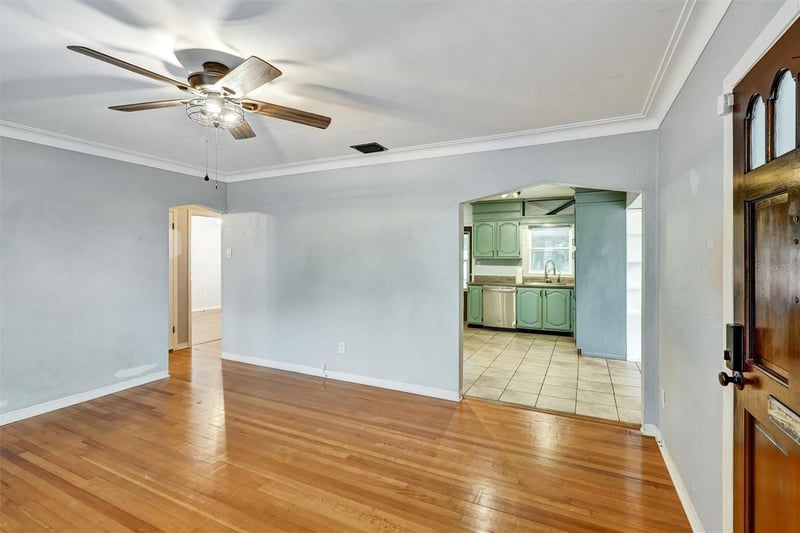 2435 York St, St Petersburg, FL 33710
