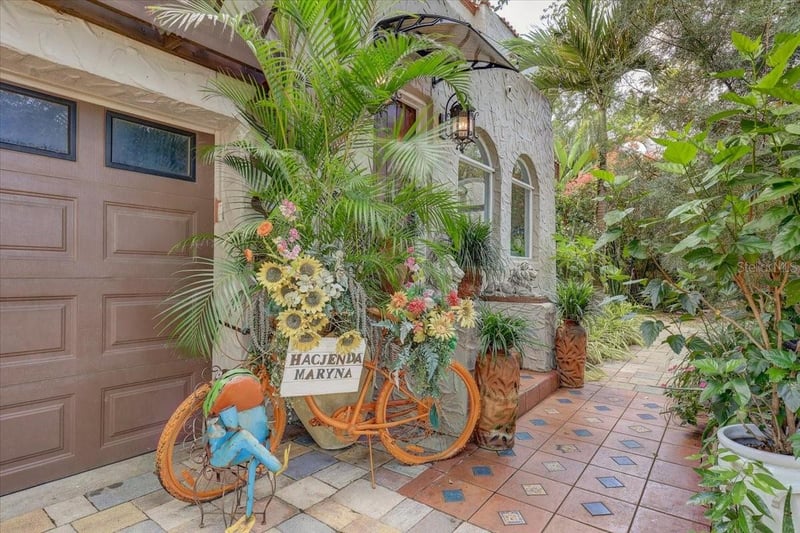 325 49th St, St Petersburg, FL 33710