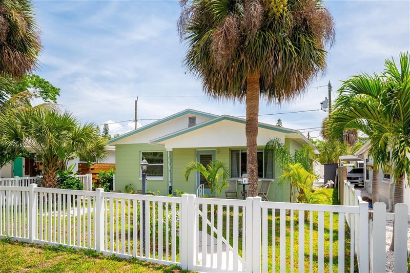 2920 57th St, Gulfport, FL 33707