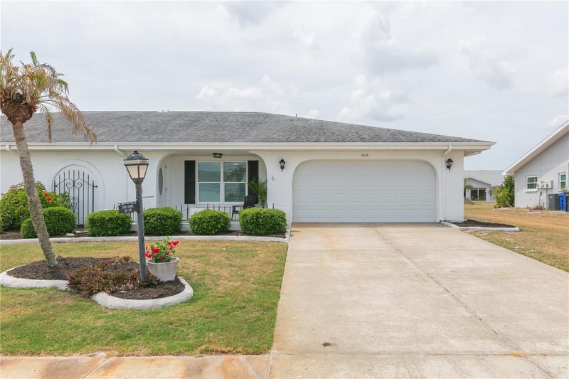 1616 Bentwood Dr, Sun City Center, FL 33573