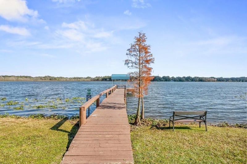 1204 Lady Guinevere Dr, Valrico, FL 33594