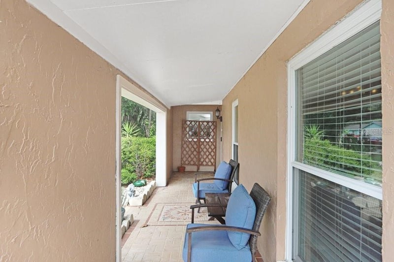 1204 Lady Guinevere Dr, Valrico, FL 33594